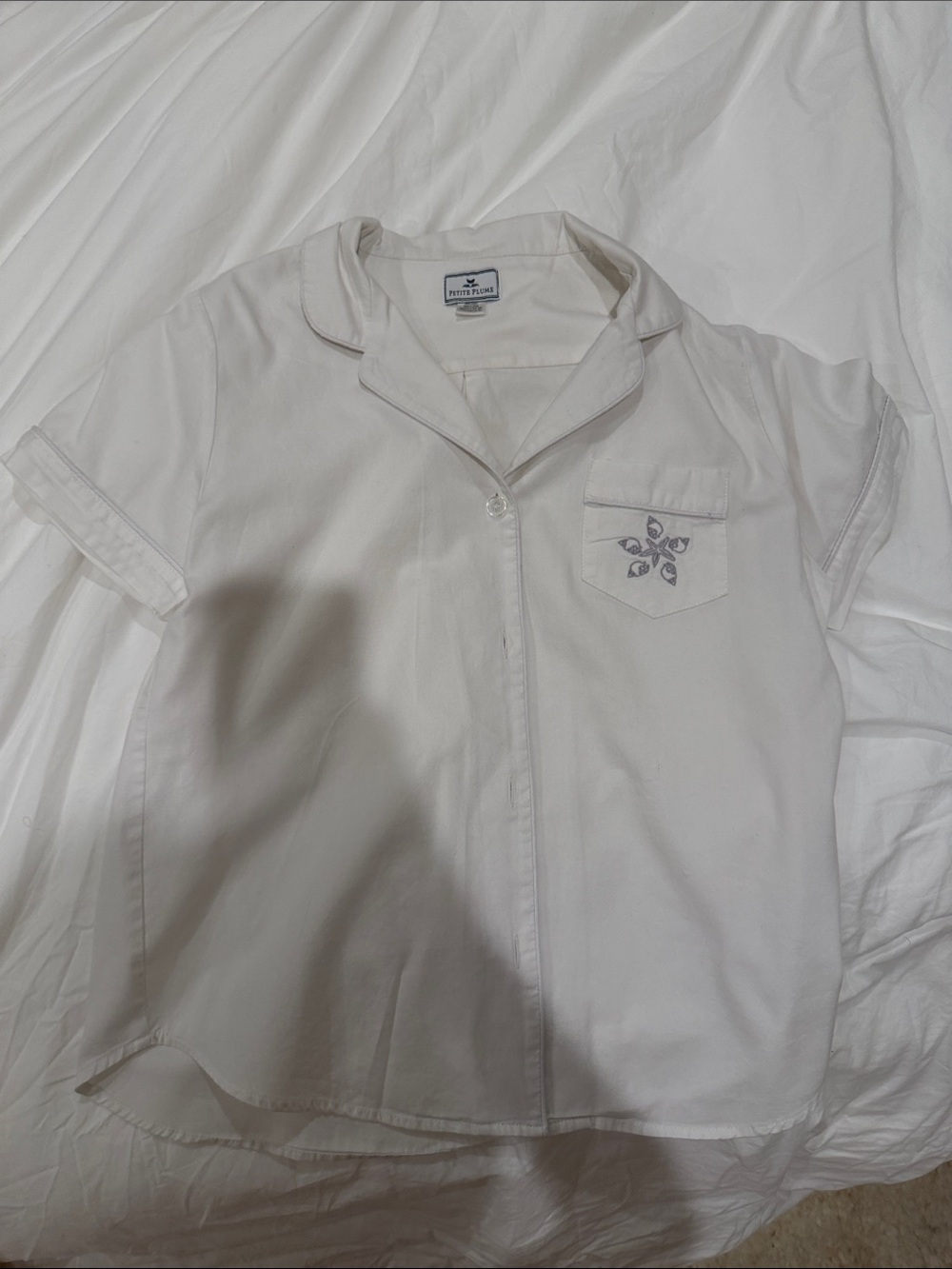 Classic White Short-Sleeve Button-Down Shirt with Embroidered Pocket